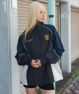 ネイビー　モデル：166cm L着用