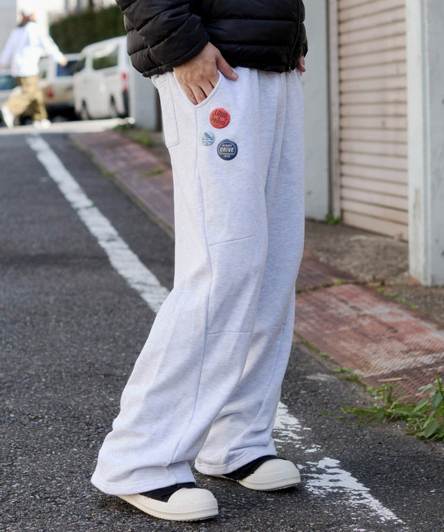 バッジプリントスウェットパンツ/グレー モデル：175cm L着用