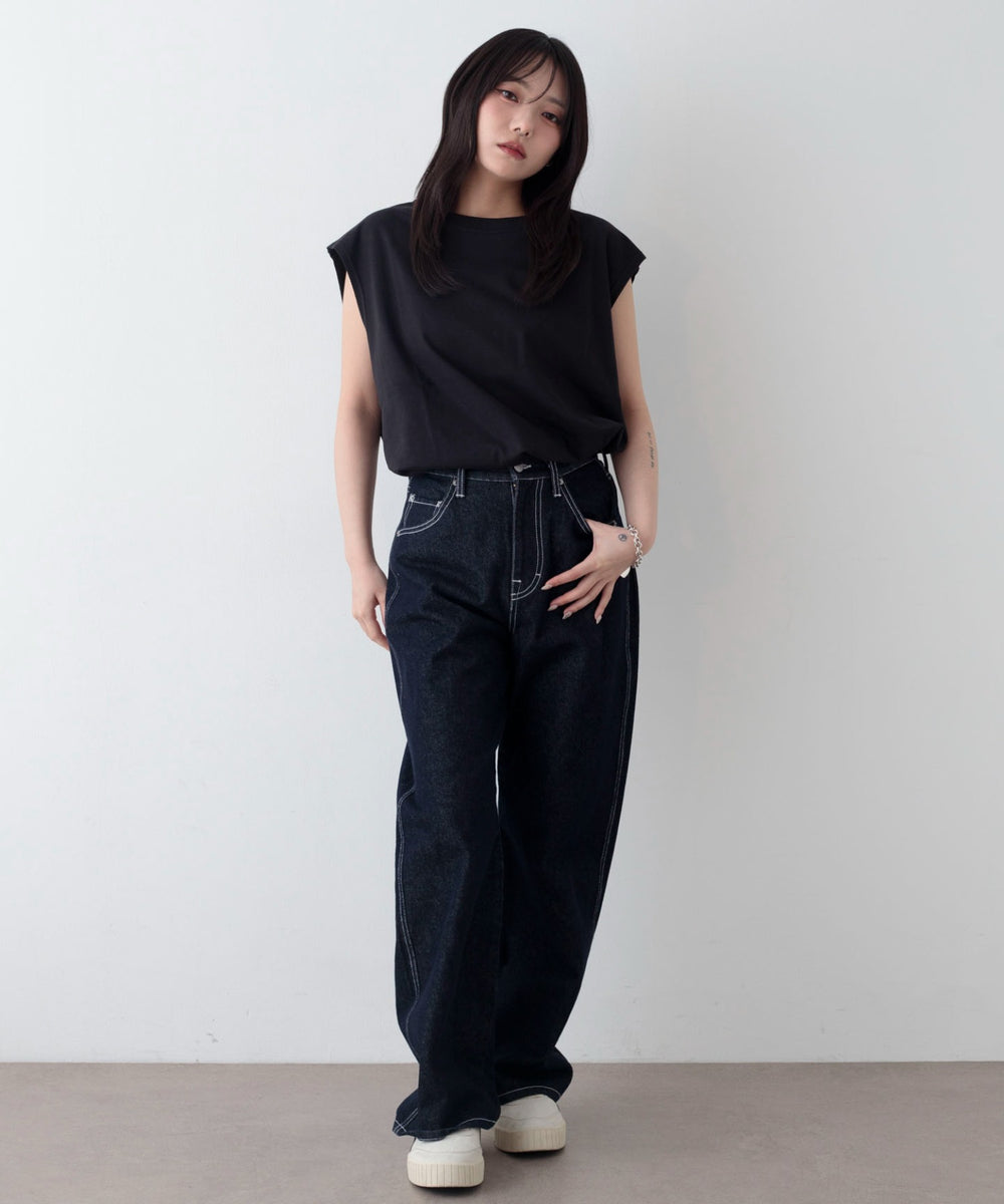 ブラック　モデル：159cm S着用