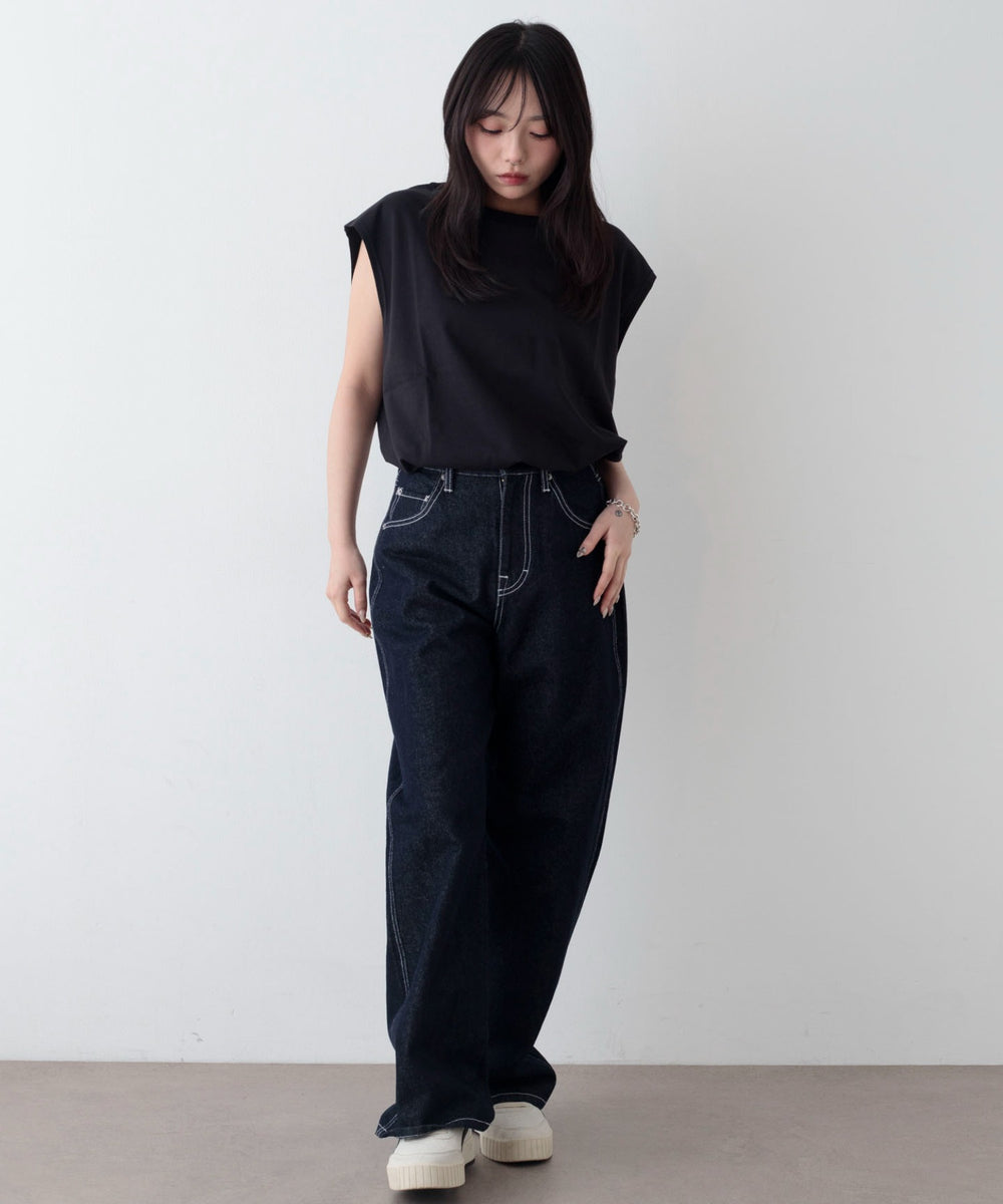 ブラック　モデル：159cm S着用