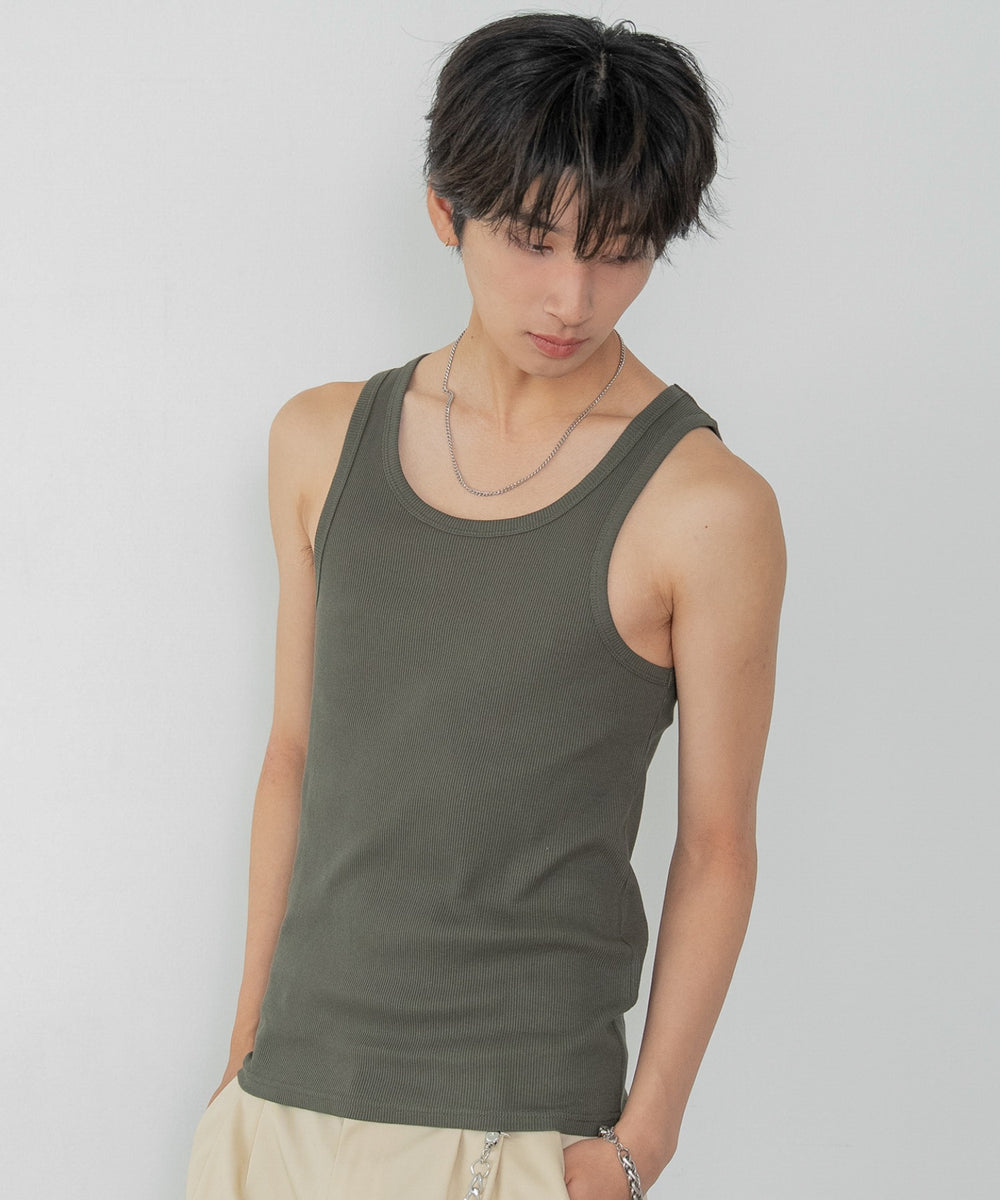 カーキ モデル：180cm L着用