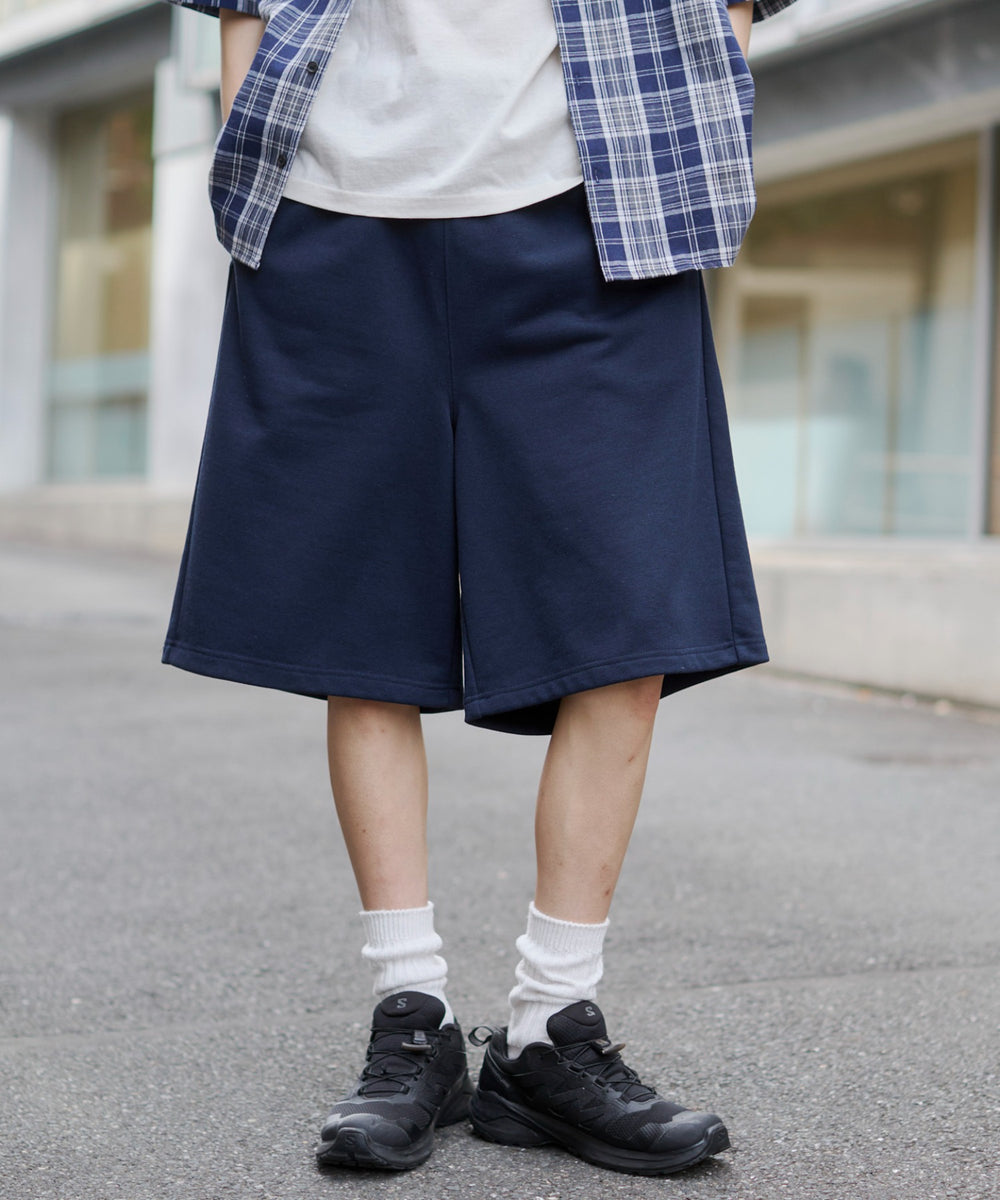 ネイビー モデル：182cm M着用