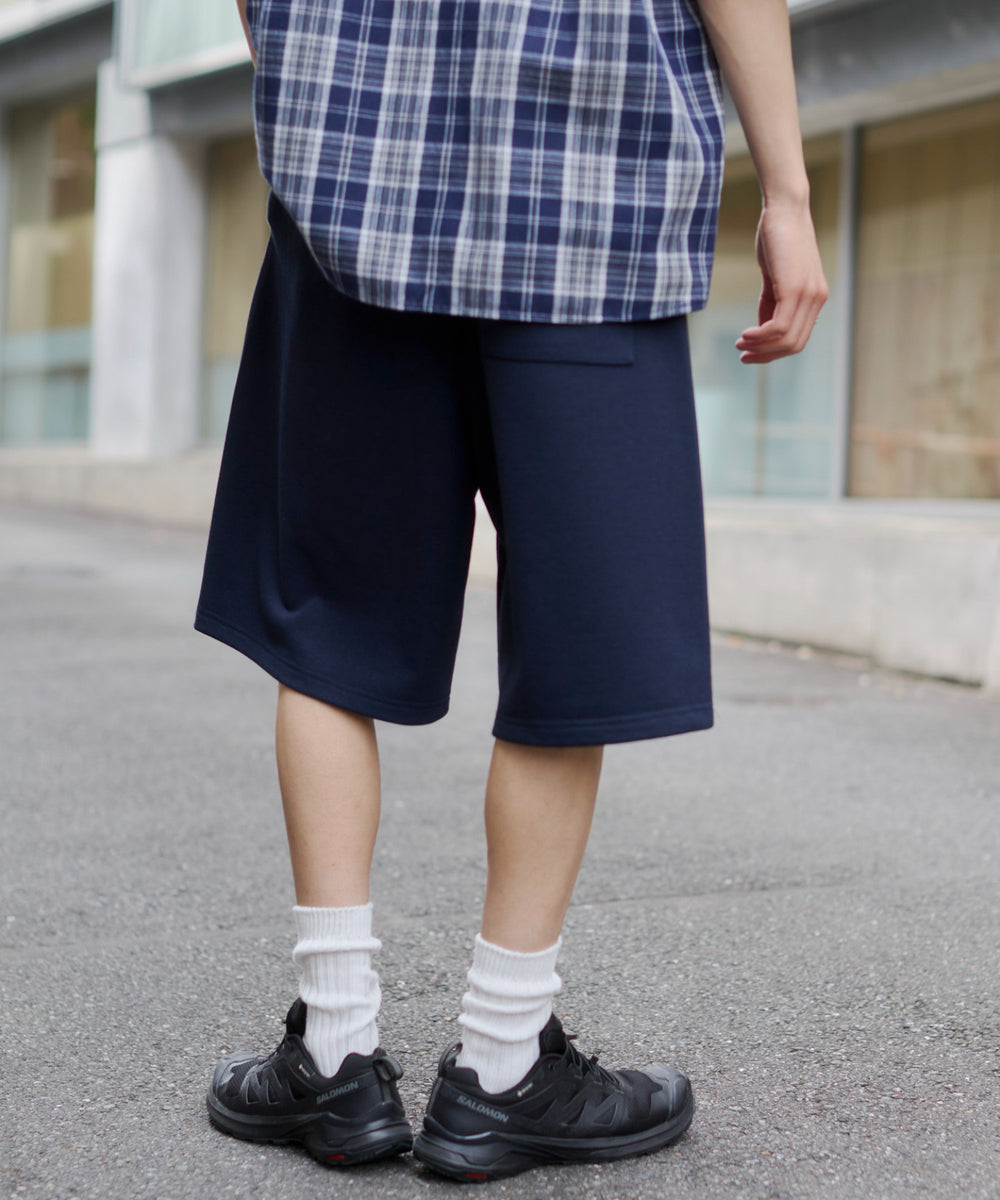 ネイビー モデル：182cm M着用