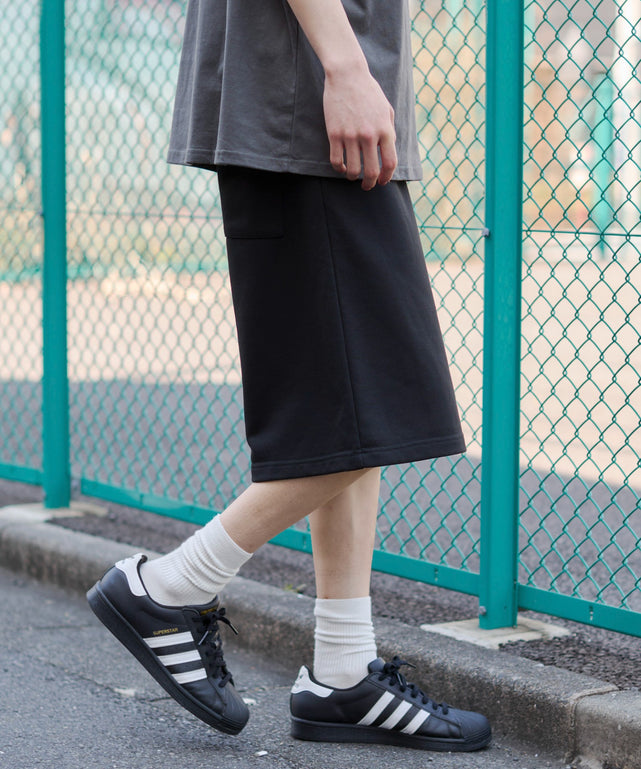 ブラック モデル：182cm M着用