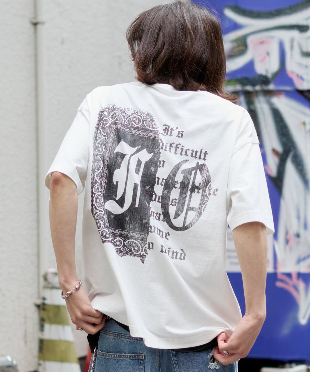 ホワイト モデル：182cm L着用
