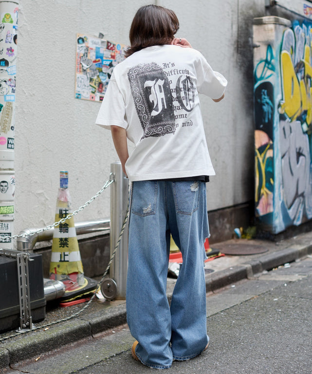 ホワイト モデル：182cm L着用
