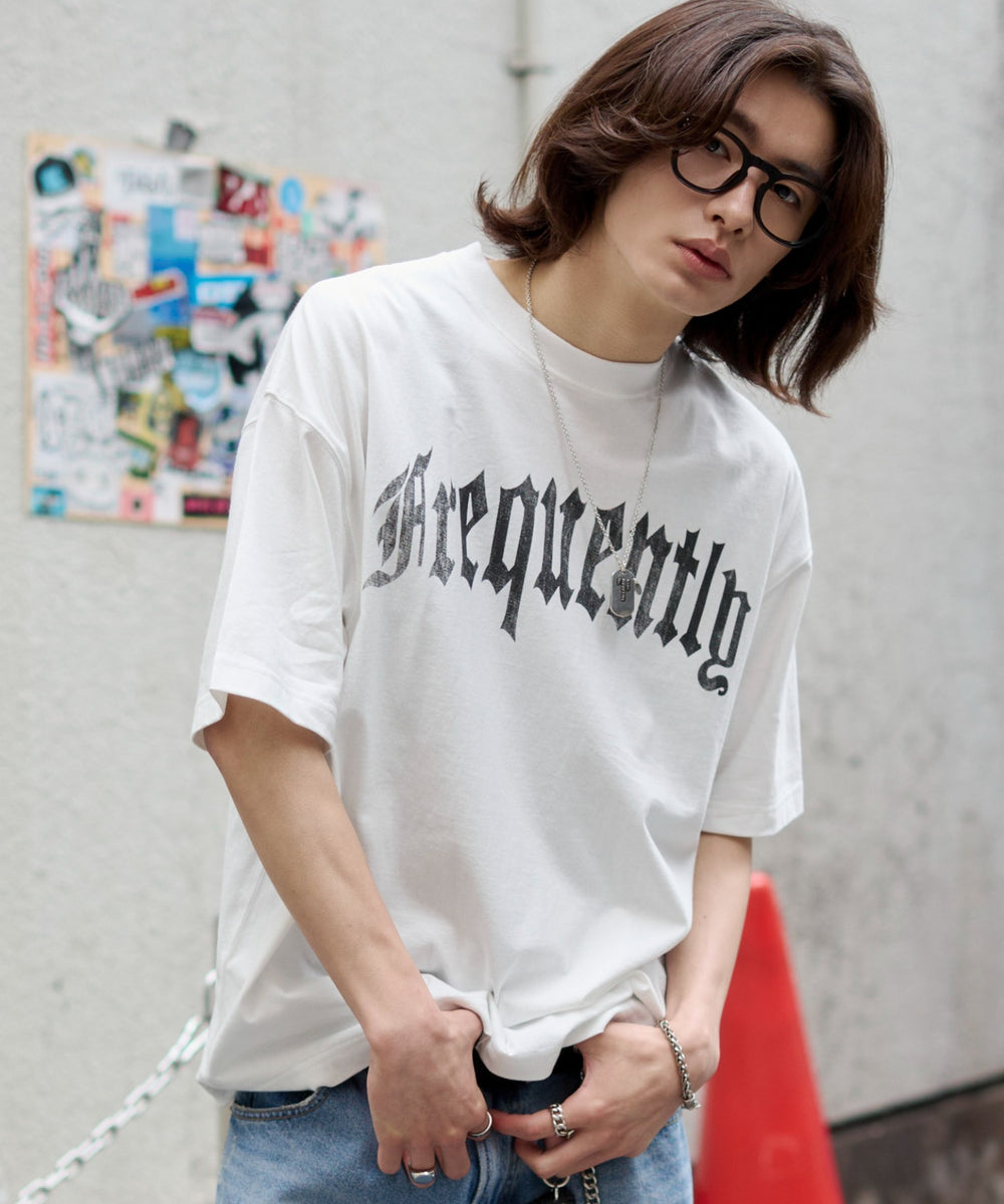 ホワイト モデル：182cm L着用