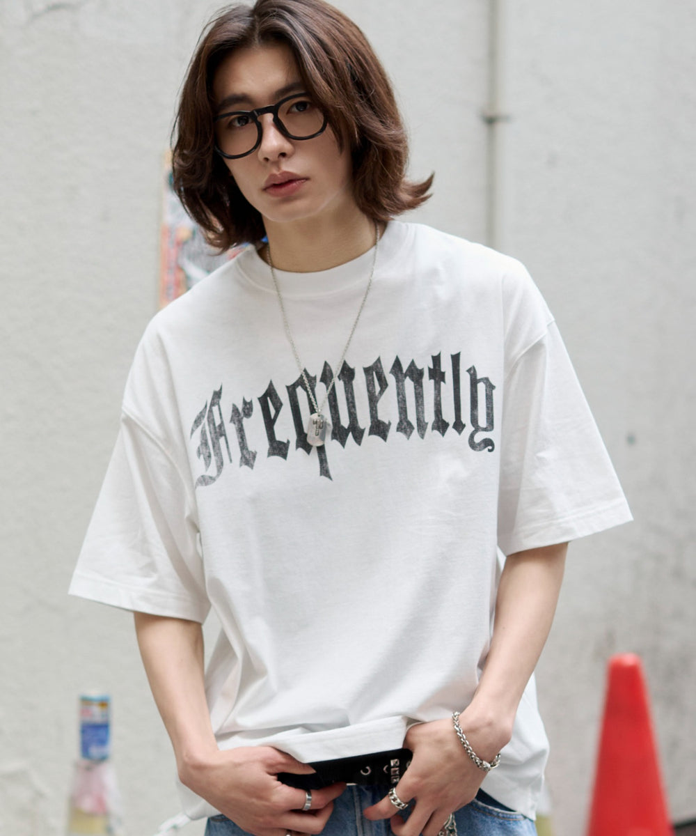 ホワイト モデル：182cm L着用