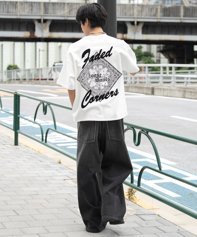 ホワイト モデル：180cm L着用