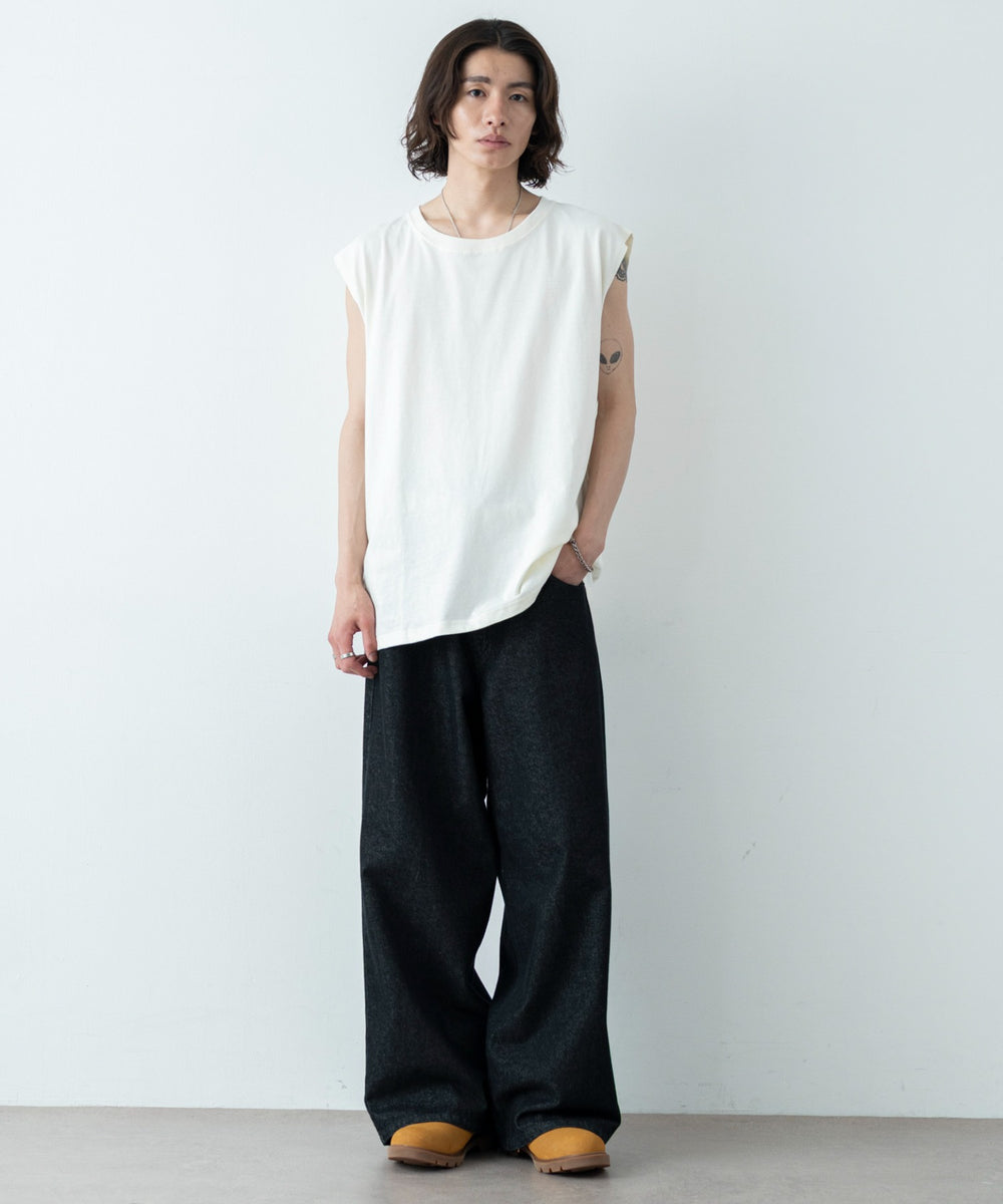 ホワイト モデル：182cm L着用