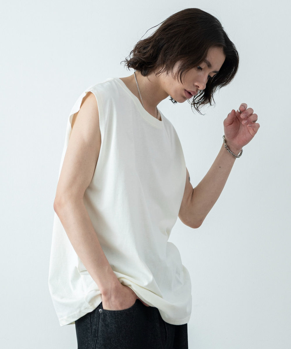 ホワイト モデル：182cm L着用