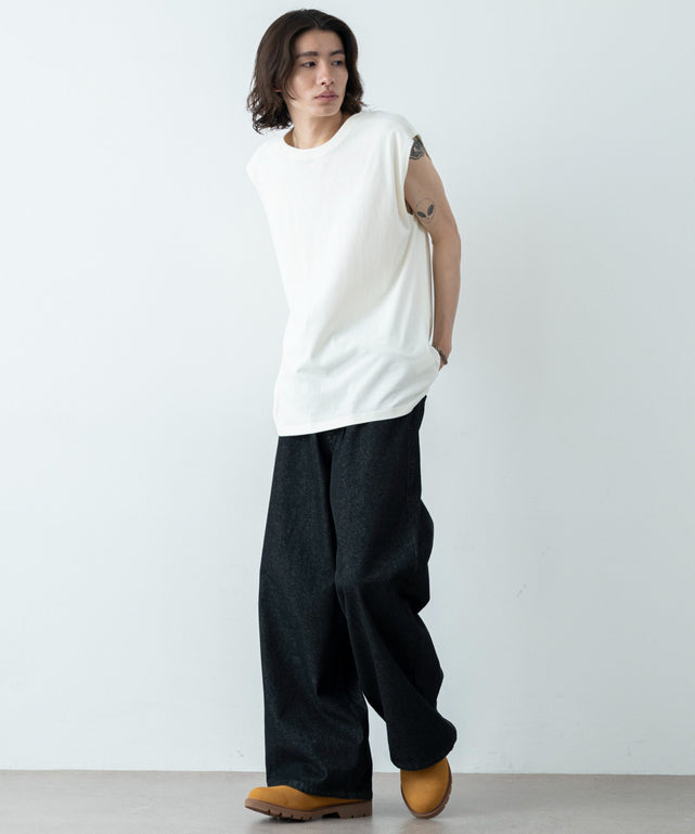 ホワイト モデル：182cm L着用