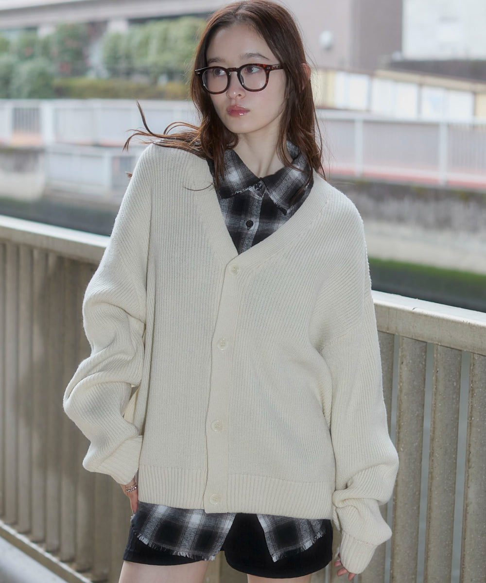 オフホワイト　モデル：163cm M着用