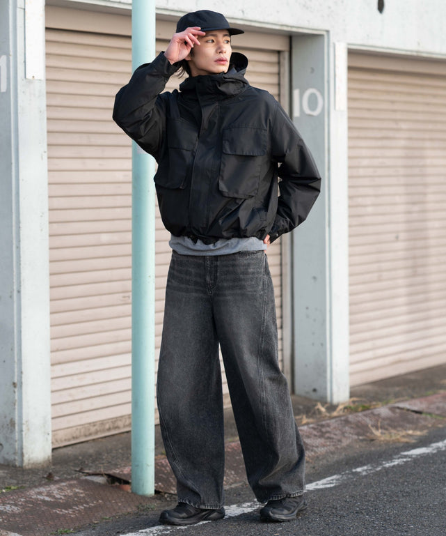 ブラック モデル：182cm L着用