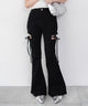 カットアウトリボンストレッチフレアデニムパンツ/デニムブラック　モデル：159cm M着用