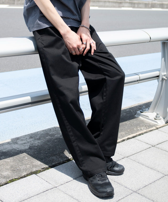 ユルフィットコットンイージーパンツ/ブラック モデル：182cm L着用