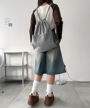 グレー