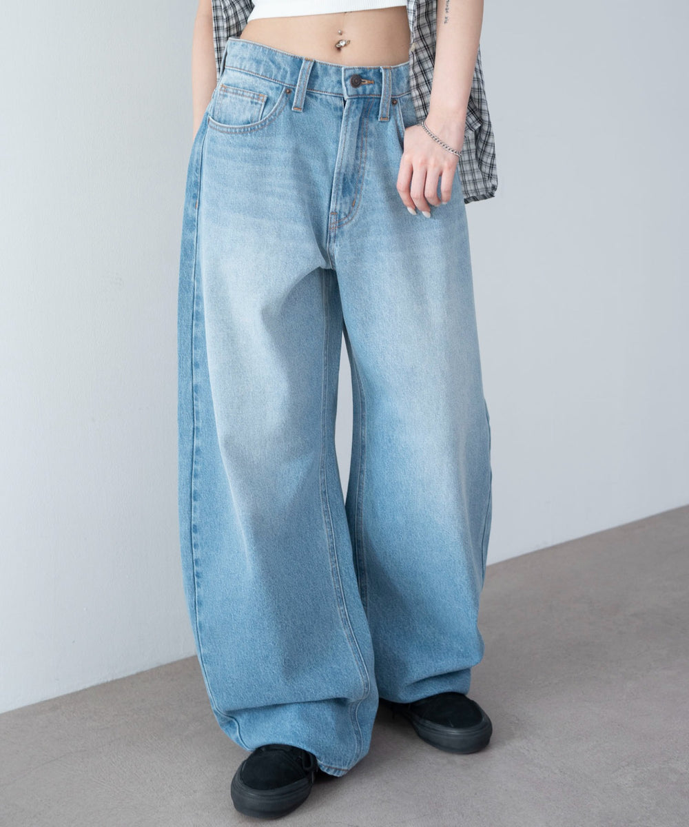 デニム淡加工　モデル：159cm M着用