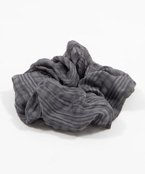 グレー
