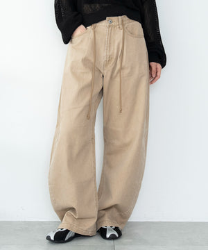 ベージュ　モデル：166cm M着用