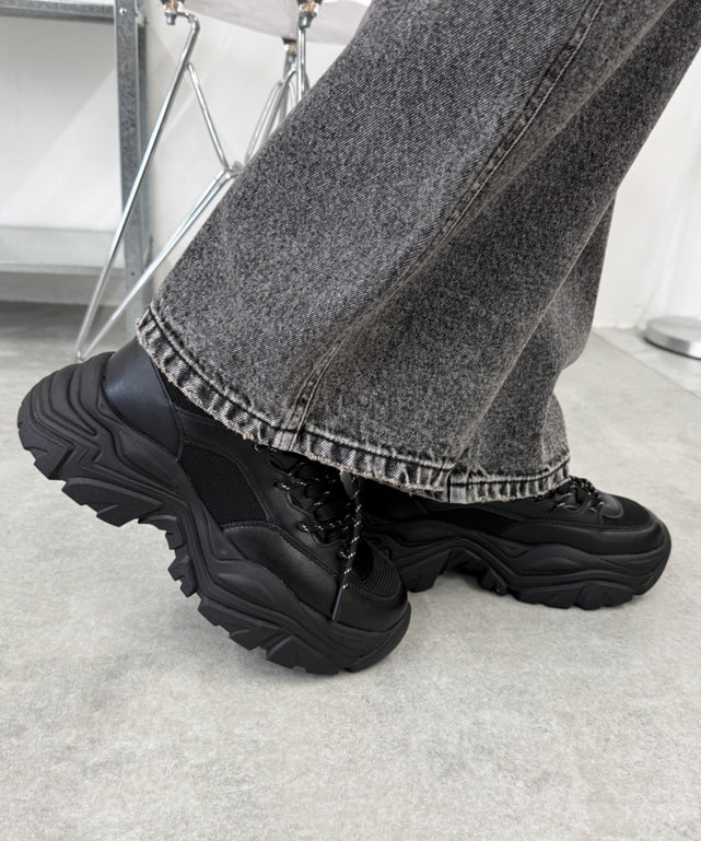 ブラック