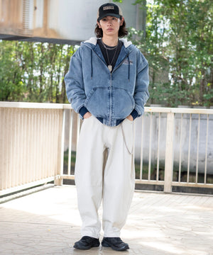 デニム淡加工 モデル：182cm L着用
