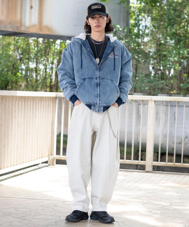 デニム淡加工 モデル：182cm L着用