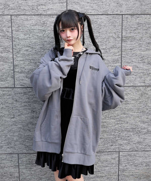 グレー