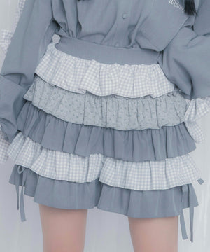グレー