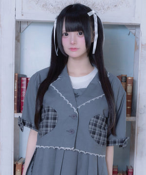 グレー
