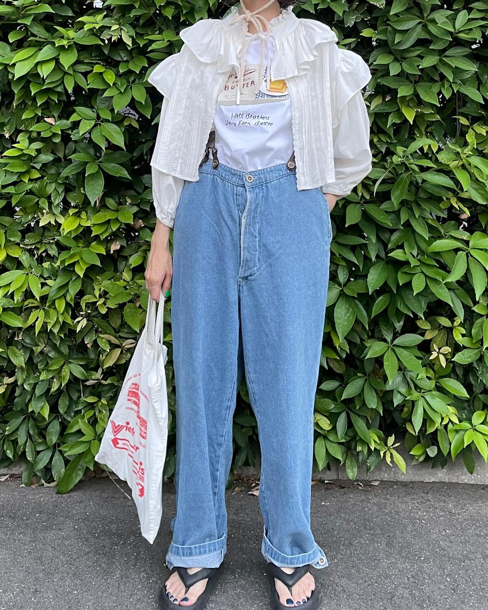 BUTTERグラフィックTシャツ