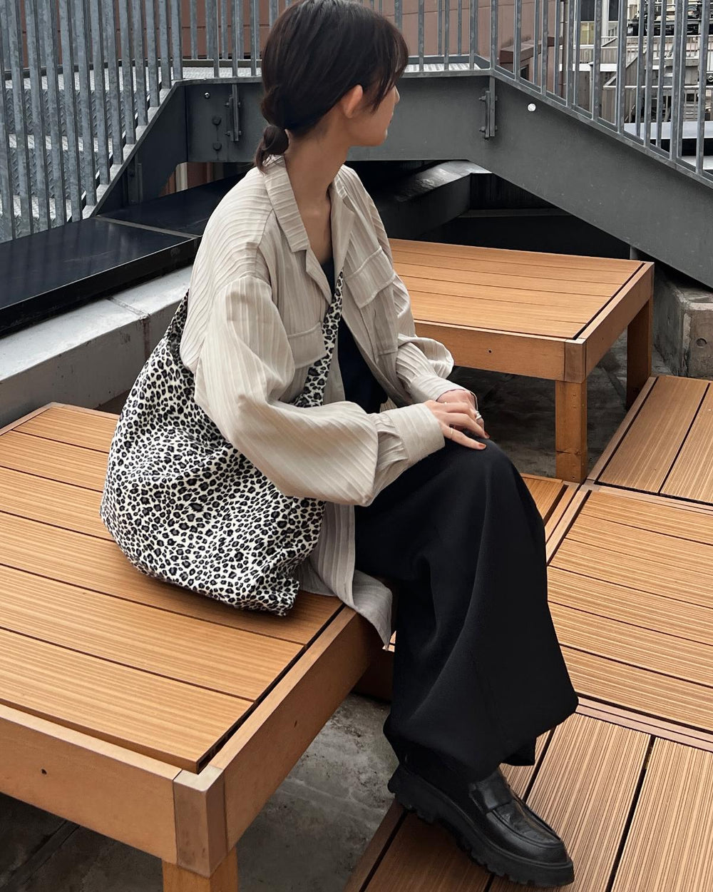 シャドーストライプシャツ