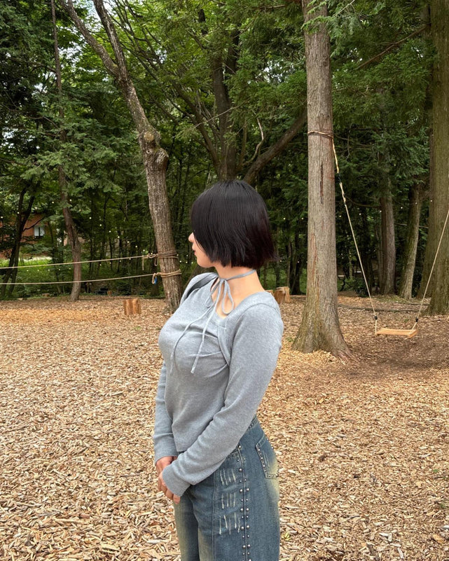 ネックデザインニット