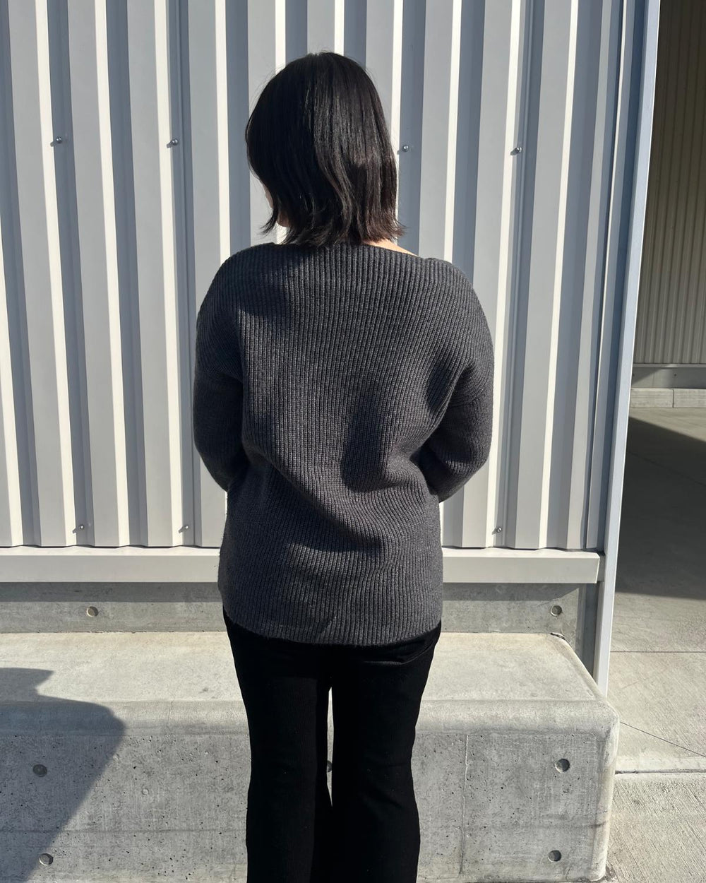 Vネックニットプルオーバー