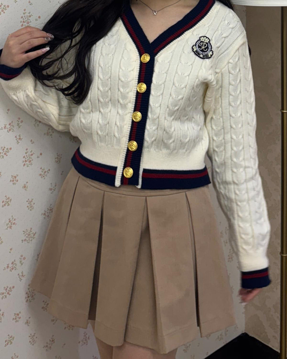 エンブレムデザインカーディガン
