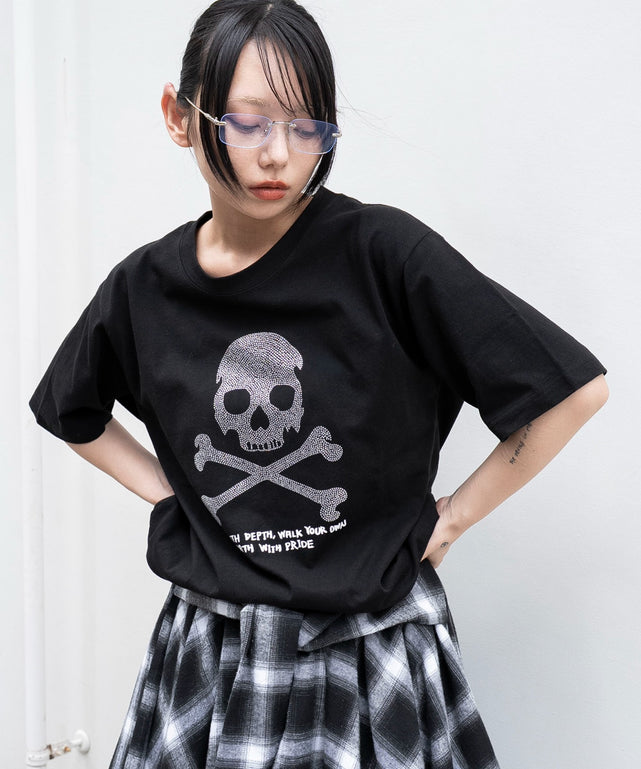 ラインストーンルーズネックT（SS）/柄１　モデル：159cm M着用