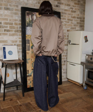 ベージュ モデル：182cm L着用