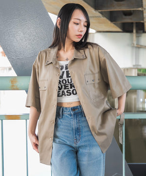 ベージュ　モデル：159cm L着用