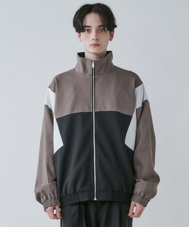 ブラウン モデル：180cm L着用