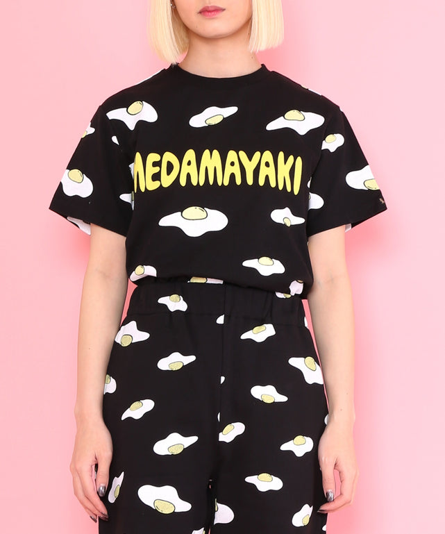 目玉焼き総柄Tシャツ/model：H165 着用サイズ:1