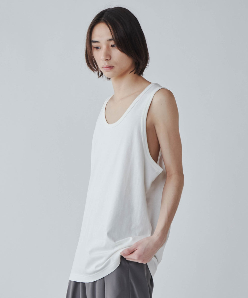 ホワイト モデル：172cm L着用
