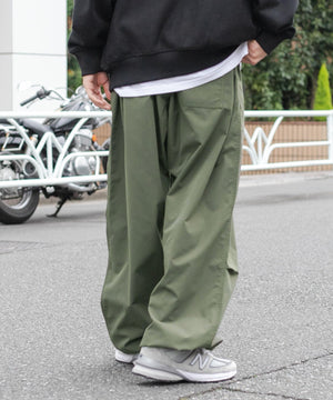 カーキ　モデル:175cm L着用