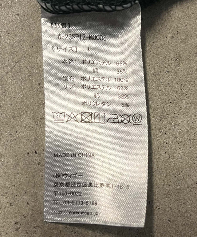 アクセ付きグラフィックプルオーバー