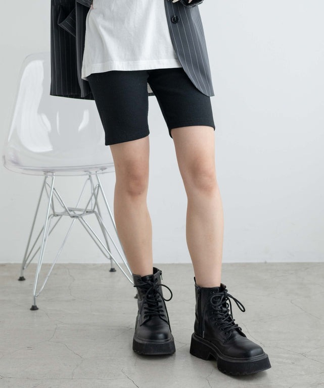ロゴテープショートレギンス/ブラック モデル：158cm F着用