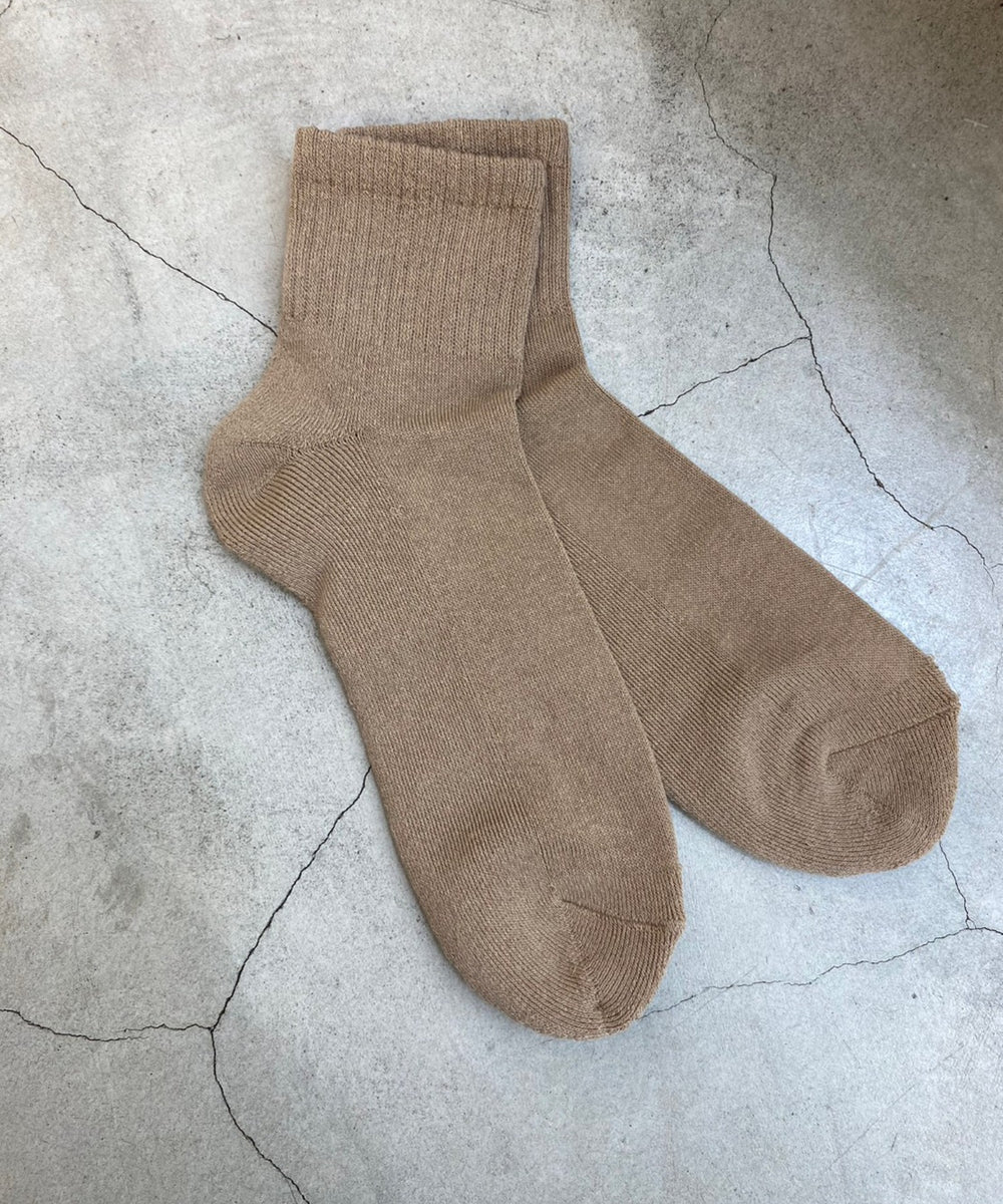 ベージュ