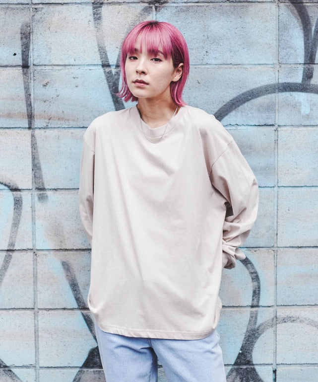 クルーネックロンT/Lベージュ　モデル：170cm M着用