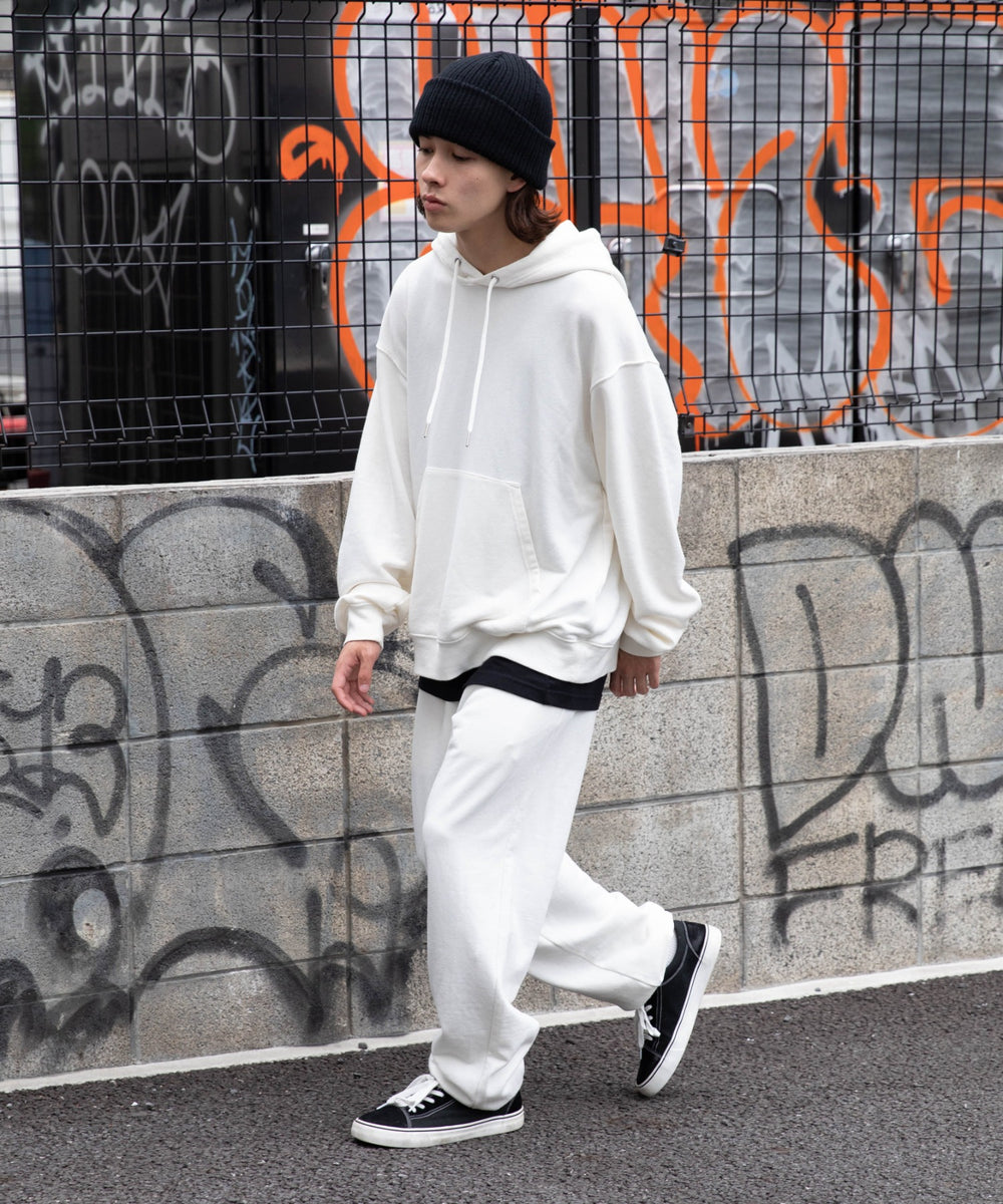 オフホワイト　モデル：174cm L着用