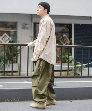 ベージュ　モデル：175cm 　L着用