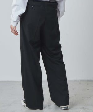 ブラック モデル：172cm L着用