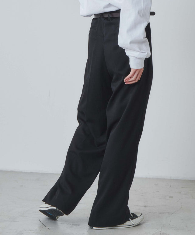 ブラック モデル：172cm L着用